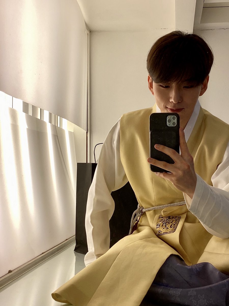 OfficialMONSTAX's tweet photo. 새해 복 많이 받고 재밌는 설날되세요!!!! #기현 https://t.co/RGI4o1v8W6