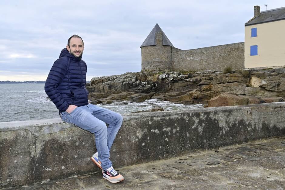 À bientôt 35 ans, Jérôme Hergault, le latéral du @FCLorient est un personnage détonnant en L1. L’ancien joueur de Luzenac, encore en DH à 22 ans, renvoie l’image de « Monsieur tout le monde », très loin des clichés du footballeur « bling-bling ». ouest-france.fr/sport/football…