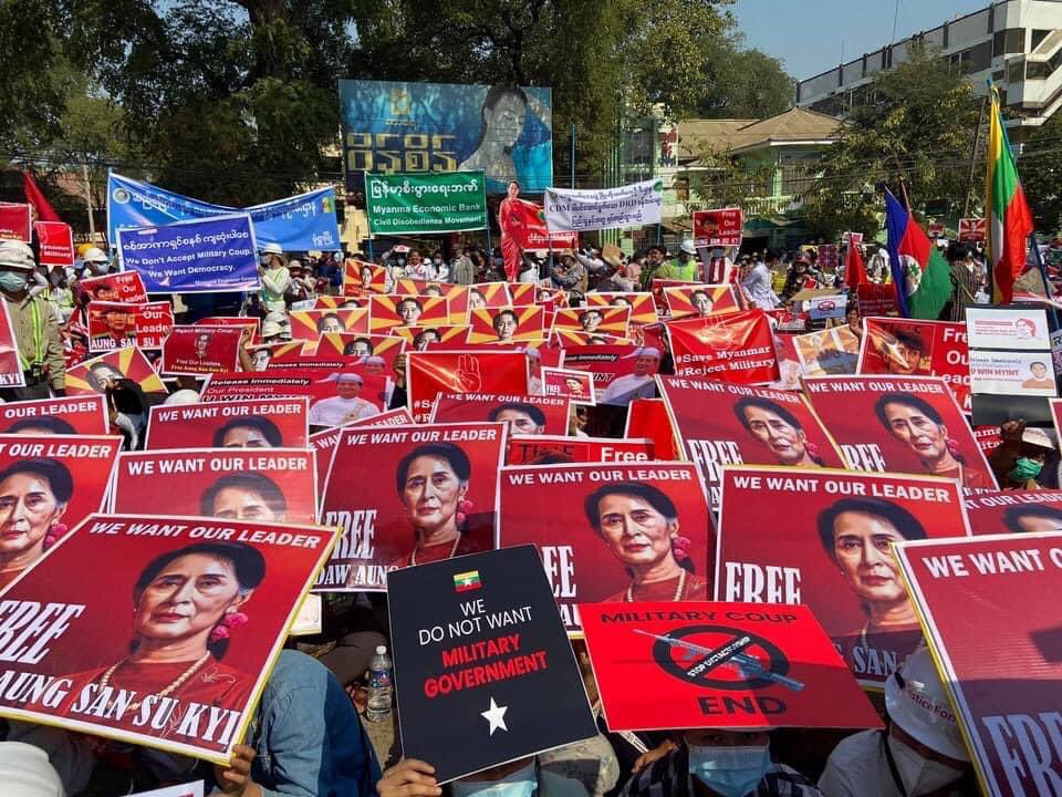 Protesting against Military coup. Monywa , Myanmar
#WhatsHappeningInMyanmar 
#Reject_the_Myanmar_Military