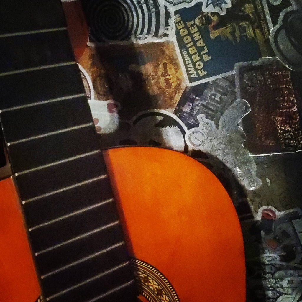 aRileyMana's tweet photo. I'm not really one for no strings attached...yet here we are
🤭
😅
😂
#musicjoke #musicpun #guitarjoke #guitarpun #nsa #nostringsattached #music #guitar #guitars #acousticguitar #acousticguitars #guitarstrings #guitarstring #sansstrings #sansstring #cla… https://t.co/v0acuSmfOf https://t.co/HIq3MSwbgt