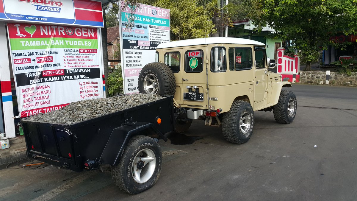 YHumuz's tweet photo. Tuku Batu Split yo nganggo anhang, Wong truck ora wani mlebu https://t.co/DpjrpGwcjr
