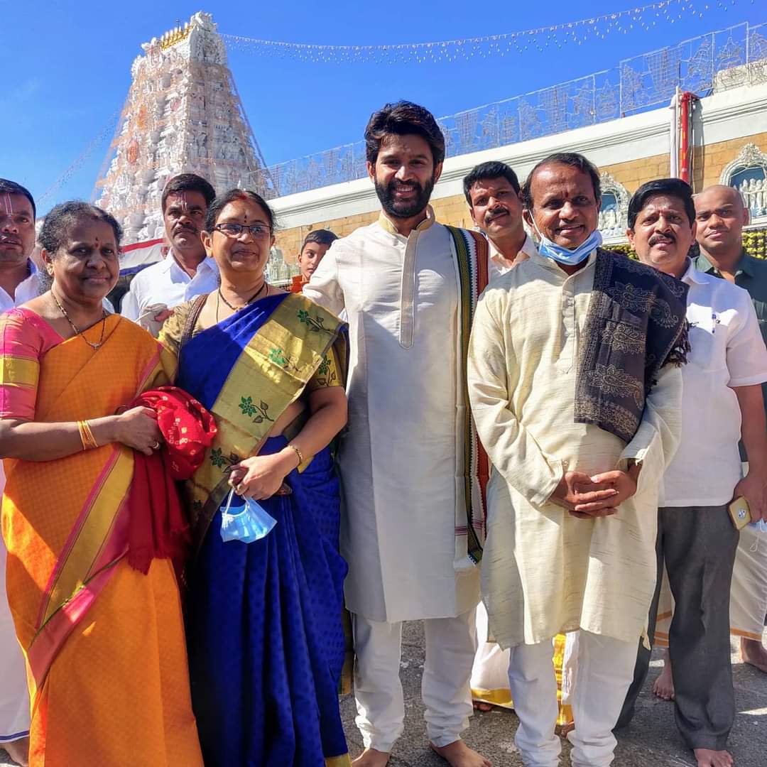 Abijeet's tweet photo. Visited Tirumala, to take Lord Venkateswara Swamy's blessings. Gratitude 🙏🏼 Om 🕉️ @ Tirumala Tirupati https://t.co/xFsytDYLAJ