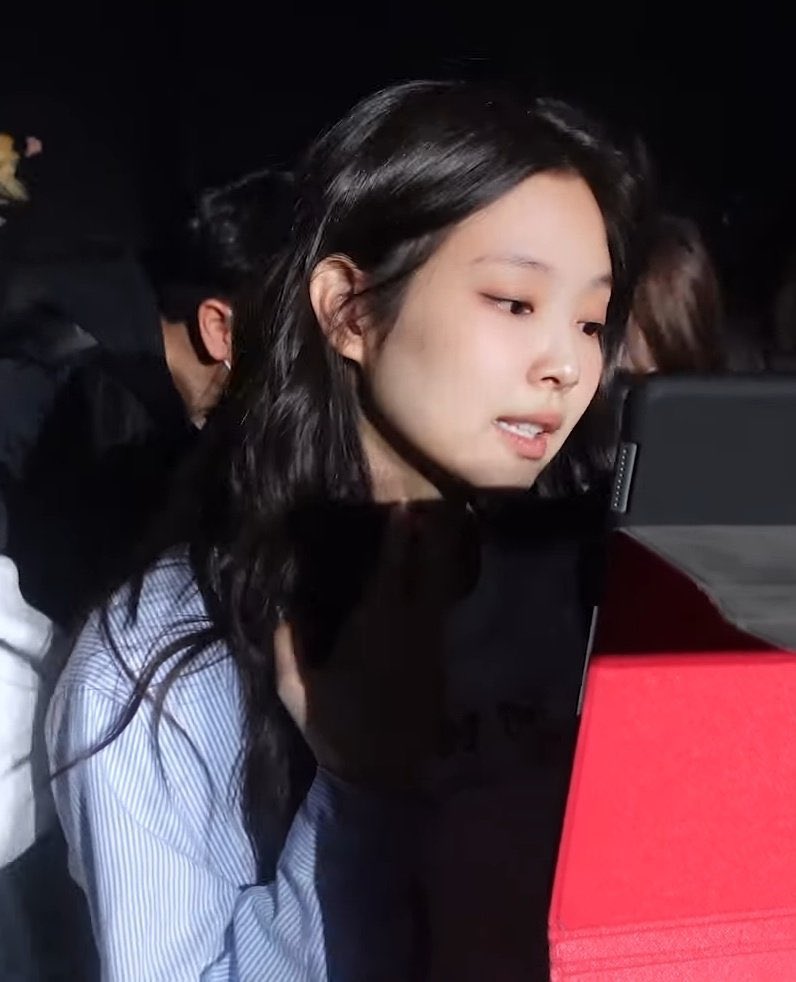 firejennie's tweet photo. can’t get over how pretty she is https://t.co/GH5J82JYkF