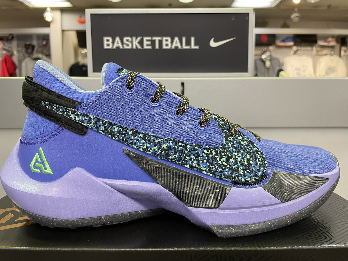 gallery2basket's tweet photo. 【2/13(土)発売】
NIKE ZOOM FREAK 2
(CK5424-500)
https://t.co/hnBlYqMPeT
#gallery2 #ギャラリー2 #ギャラ2 #バスケットボール #バスケ #basketball #giannisantetokounmpo #giannis #antetokounmpo #greekfreak #freak2 #zoomfreak2 #zoomfreak2playforthefuture https://t.co/MwCSt5y7Ey