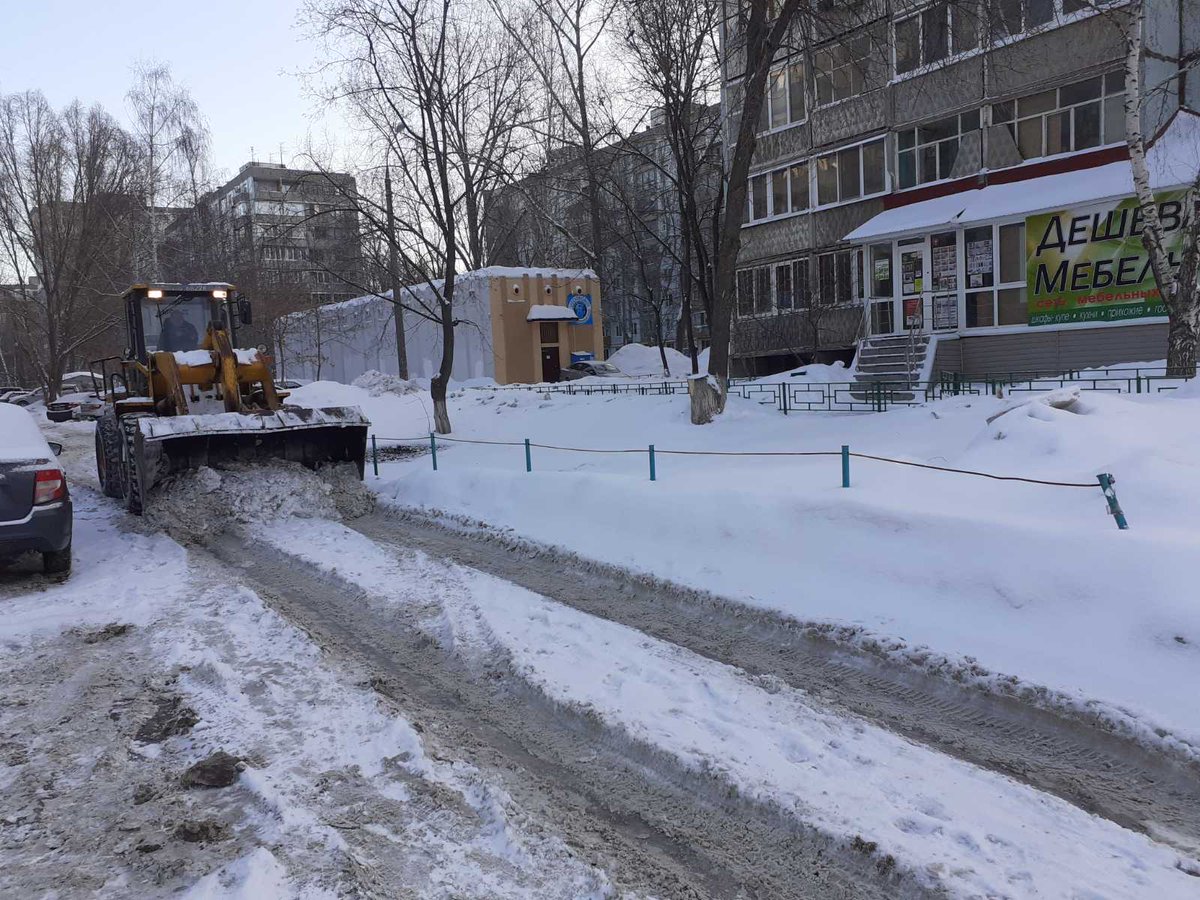 Димитрова 87, 89. Уборка снега. <a href="/promadm/">Promadm.samara</a>
