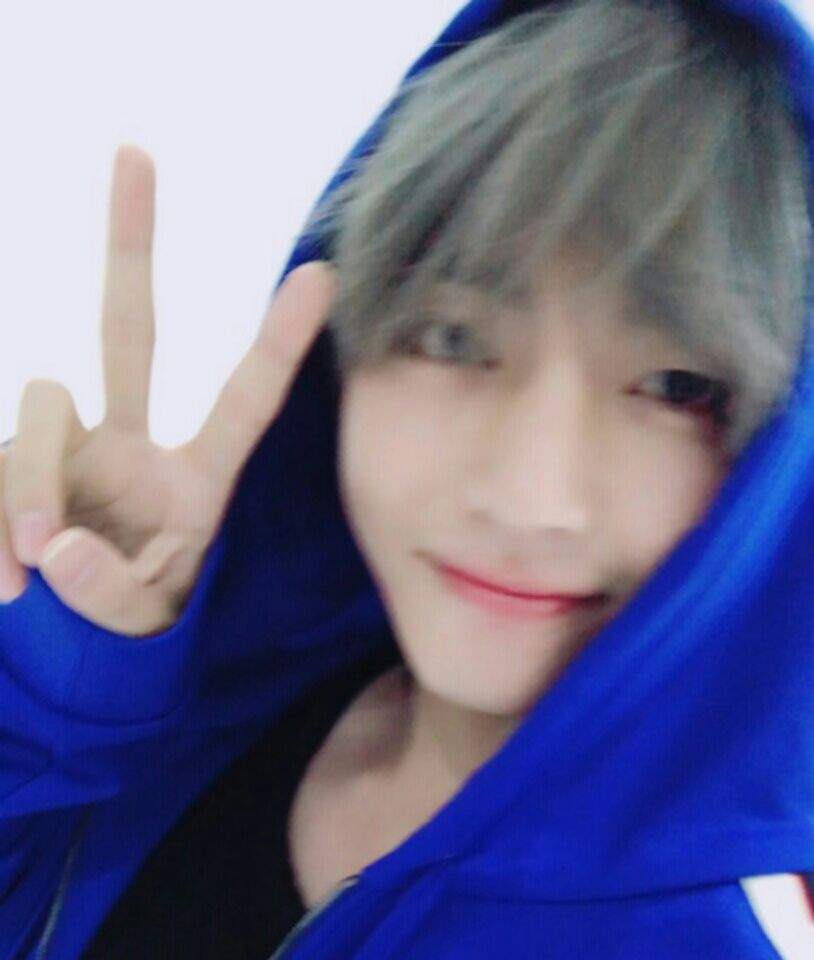 MamiMochiKayla's tweet photo. ํ๋ฆฟํ ์
์นด ์๋ฅ์ด โข my blurry selca twin flame. @BTS_twt
๐ฅบ ๐๐ฝ๐๐ฝ
#BlackoutBTS
#BTS #BE #V #KimTaehyung #Goodboy #Vellow #Beyy #BlackArmy #us_Army #BTS_MV_ArmyBomb #Weverse #Bear #BabyBear #Lion #Tiger #Liger #Taetae #Bias #Taehyung https://t.co/X3HYYFqAT7