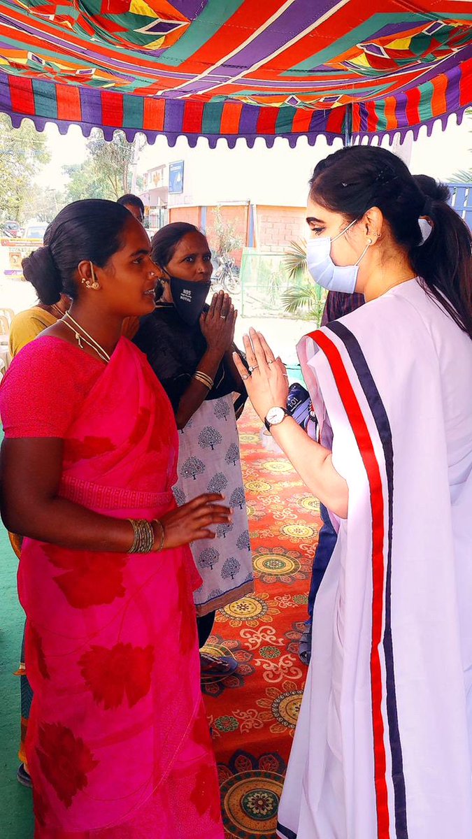 PrSonali's tweet photo. புரட்சி தலைவி அம்மாவின் பிறந்தநாள் விழாவை முன்னிட்டு அம்மா சேவா அறகட்டளையின் மூலம் நடத்தப்பட்ட நலதிட்ங்கள் வழங்கிய முப்பெரும் விழாவில் எனது அருமை மகளிர் அணி சகோதரிகளோடு மற்றும் எனக்குப் பிடித்த சில புகைப்படத் தொகுப்பு ✌️🌱🙏⬛️⬜️🟥 https://t.co/7L6gLnMGDt
