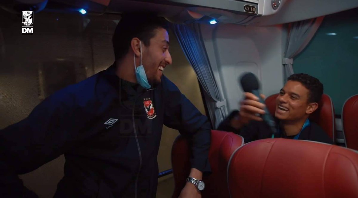 سعد سمير : ليه بتعذبنا انا والشناوي لما بنيجي نلم فلوس الشهر ، بتقعد تسأل اسألة كتير الفلوس دي رايحة فين ومين اللي مات 
اكرم توفيق : حقه ياعم
طاهر : دا انا لسه بعد كدة هطلب ورق الدفنة والموضوع كبير