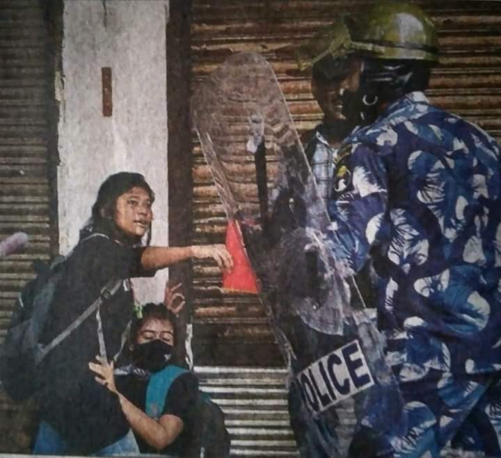 Souravdeybittu's tweet photo. The picture expresses what the youths of West Bengal get when they go to demand jobs and industrialisation from Mamata Banerjee. #NabannaAbhijan
#shameonmamatabanerjee #WhereIsMyJob #NoToNEP2020
#NoToDigitalDivide https://t.co/YJxRxYMddB