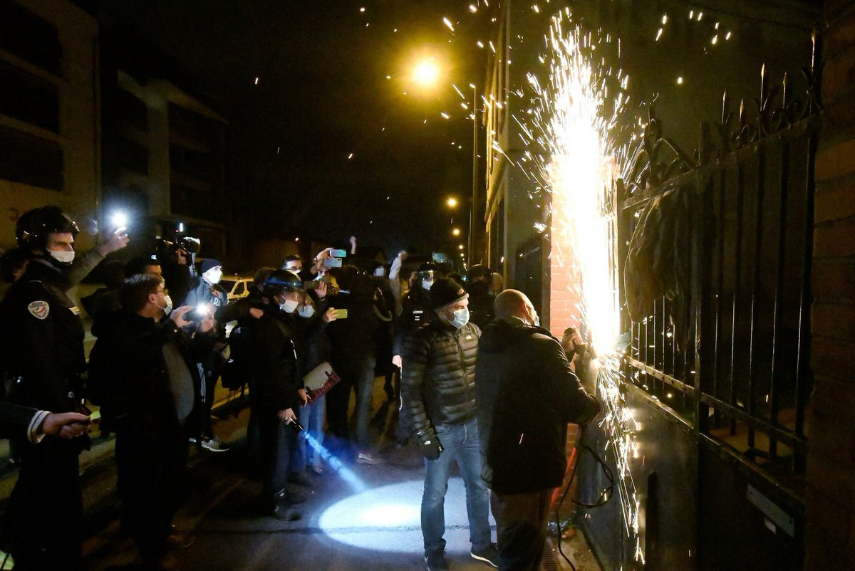 Toulouse : ses voisins libèrent la maison de Roland, 88 ans, occupée par des squatteurs
➡️ l.leparisien.fr/rYnu