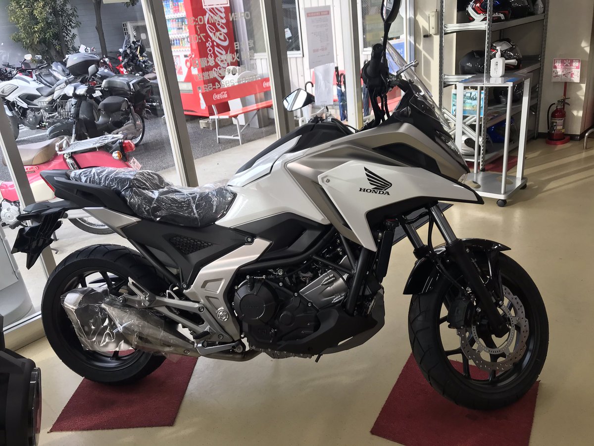 自宅警備インコ En Twitter Cb125rの新型はいつ来ますかー ってホンダドリームに聞きに行ったら予約して帰って来てしまいました 正式発表前なので言えませんが 発売日に納車です 新型nc750x中々カッコ良かったす