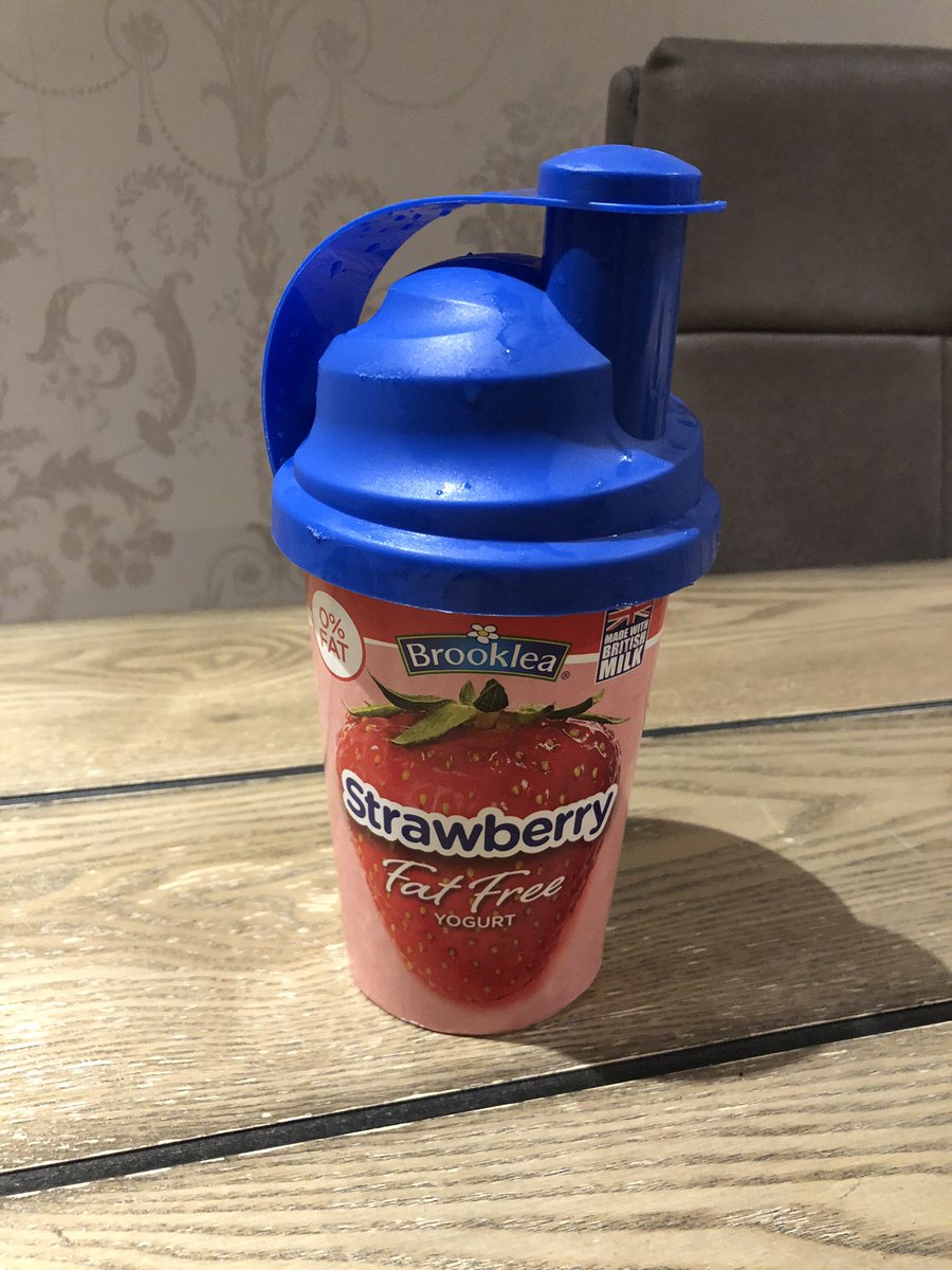 MrHarrisonPE's tweet photo. How old were you when you realised that a protein shaker lid fitted perfectly on the top of a yogurt pot? #lifehack #travelsolutions #mindblown 🤯💡😊👌🏻💪🏻 https://t.co/fW5henA7Vd