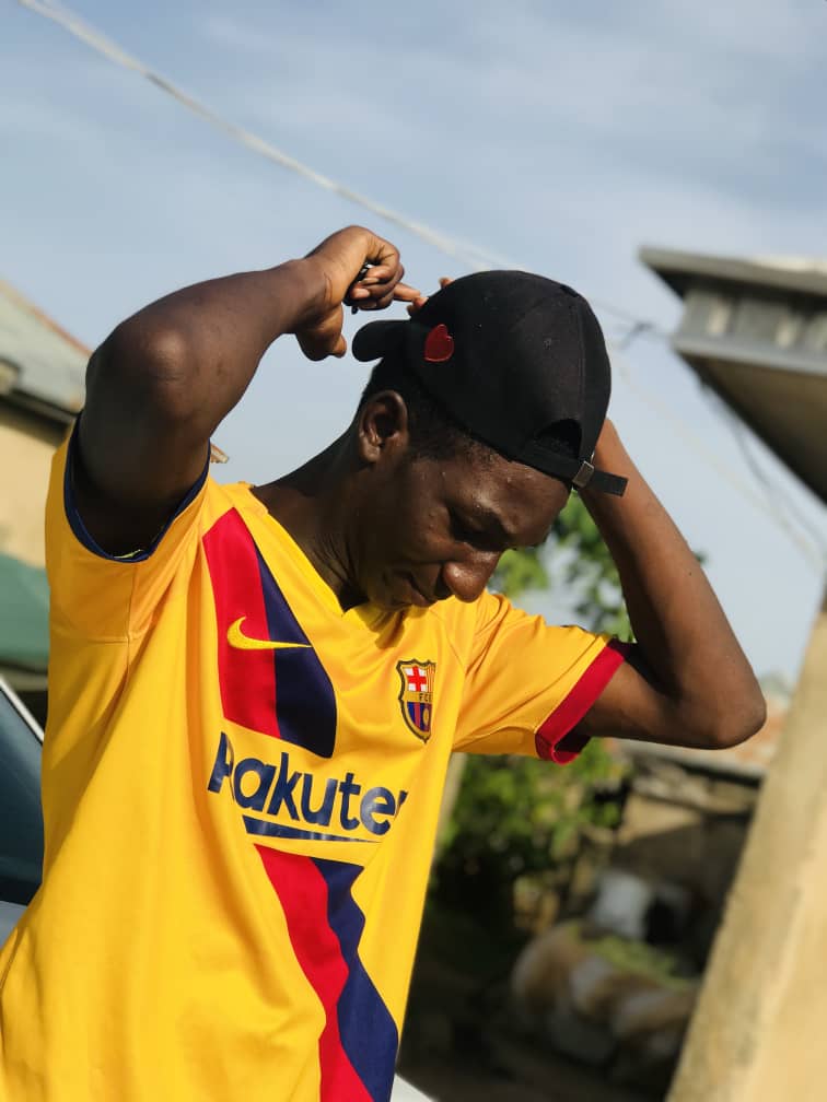 northxtraent's tweet photo. Y'all should get familiar with this face.
Name: Daniel George Prince.
Genre: Hiphop and Afrobeat.
Albums/E.Ps/Mixtape: 1 EP (6 songs)
Approximated number of songs: 8.
Handles: IG & Twitter- @jhayrisd
Spread the love ❤️, stream #RismodeEp 👇
https://t.co/zBEulRO8h8 https://t.co/MOW3M0acWb