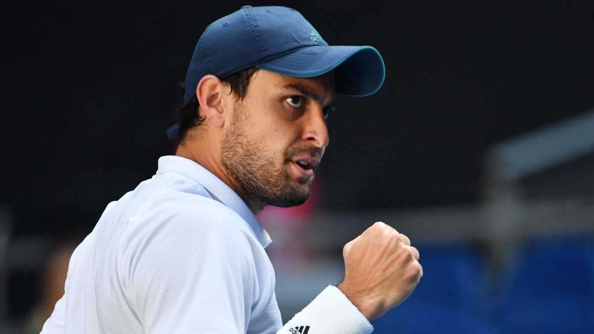 dannymiche's tweet photo. Con juego explosivo y a pura potencia (50 winners vs 5), el ruso Aslan Karatsev le ganó a Diego Schwartzman 63 63 63 en 1h52' por la 3R del #AusOpen https://t.co/JiZuKh9hCL