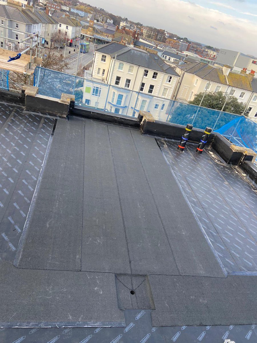 ClarkeRoofingSL's tweet photo. We are currently installing a @danosauk BBA approved Polydan Bituminous roof system at an office block in #Eastbourne Town Centre. 

This system offers a full warranty and therefore peace of mind to the building’s owner. 

#flatroofing #danosa #polydan #felt #bituminous #roofing https://t.co/Bi2ZDoGGfx