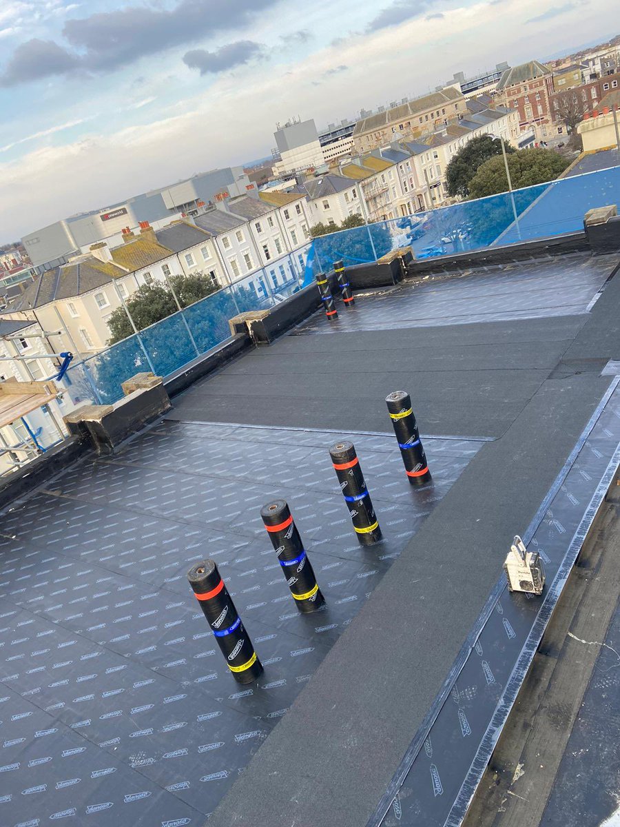 ClarkeRoofingSL's tweet photo. We are currently installing a @danosauk BBA approved Polydan Bituminous roof system at an office block in #Eastbourne Town Centre. 

This system offers a full warranty and therefore peace of mind to the building’s owner. 

#flatroofing #danosa #polydan #felt #bituminous #roofing https://t.co/Bi2ZDoGGfx