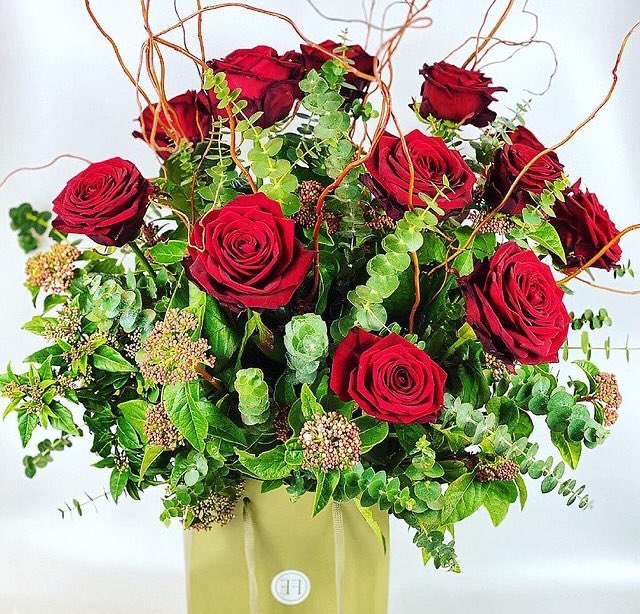 It’s #FreebieFriday! WIN 12 Roses! Follow &amp; RT @luxurylaura <a href="/lauramariescott/">Laura Marie</a> &amp; <a href="/fabienne_egger/">Fabienne Egger Official Page!</a> for your chance to win #ValentinesDay #Competition shehearts.net/competition/ 🌹#comp