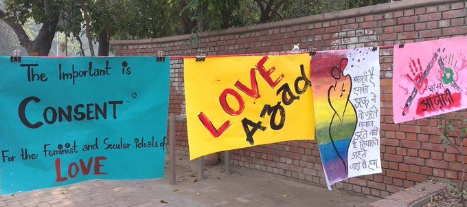 Love_Azad_'s tweet photo. Delhi University today! #LoveAzad https://t.co/dOV7luQb82