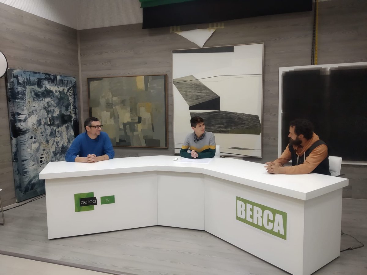 aapsd1's tweet image. Ahir ens varen fer una entrevista al @berca. Estiguérem parlant sobre el nostre projecte, la Caravana de la Pau i les nostres experiències als campaments. Ja vos avisarem quan vagen a emitir-la! #freesahara #saharalliure #SaharaOccidental #saharalibre