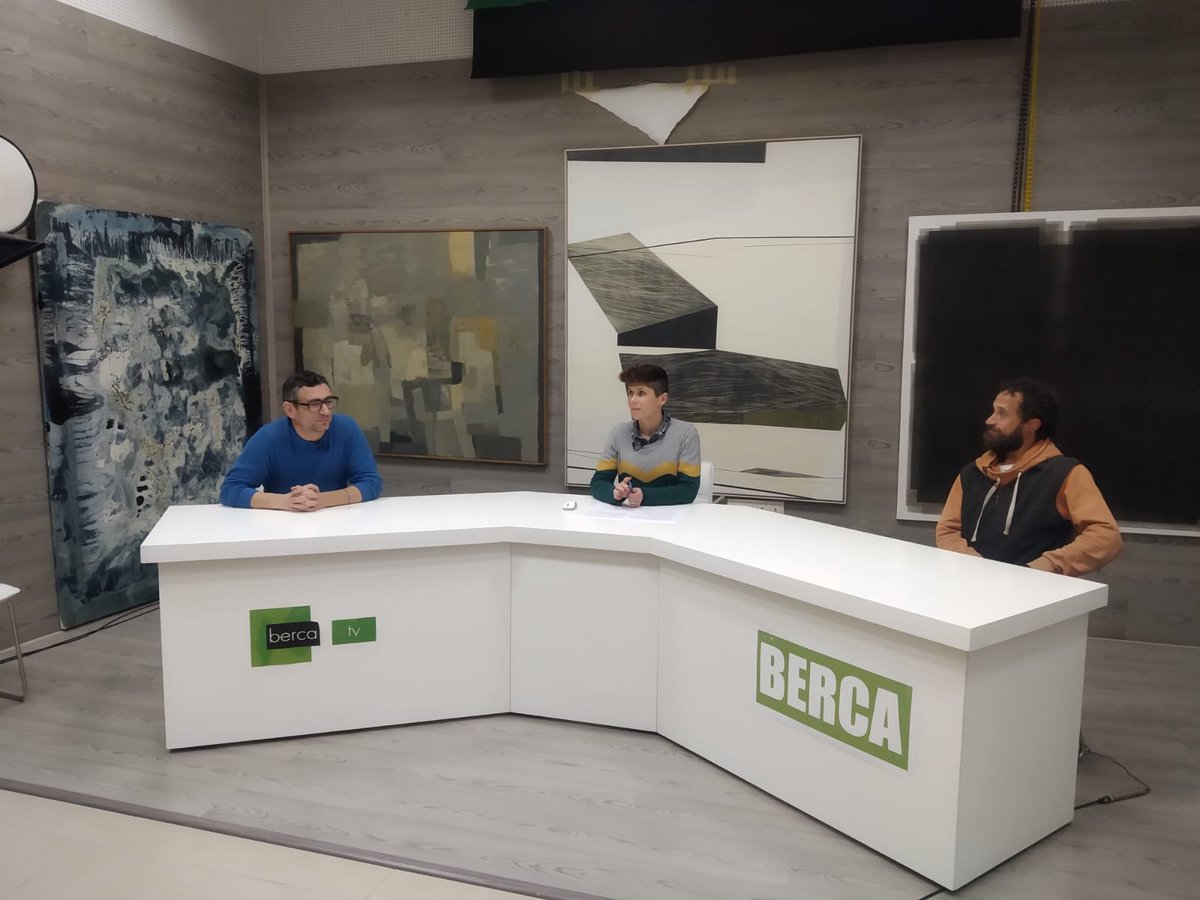 aapsd1's tweet image. Ahir ens varen fer una entrevista al @berca. Estiguérem parlant sobre el nostre projecte, la Caravana de la Pau i les nostres experiències als campaments. Ja vos avisarem quan vagen a emitir-la! #freesahara #saharalliure #SaharaOccidental #saharalibre