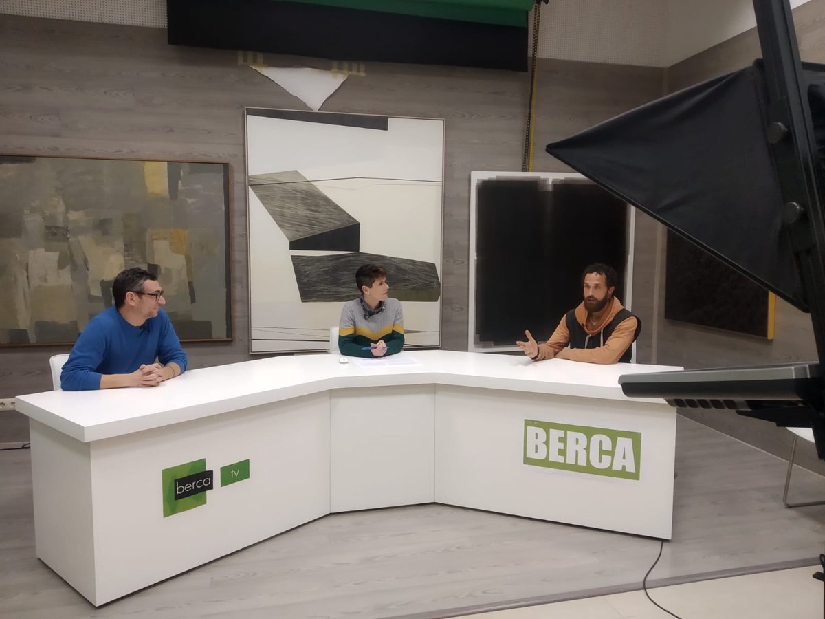 aapsd1's tweet image. Ahir ens varen fer una entrevista al @berca. Estiguérem parlant sobre el nostre projecte, la Caravana de la Pau i les nostres experiències als campaments. Ja vos avisarem quan vagen a emitir-la! #freesahara #saharalliure #SaharaOccidental #saharalibre