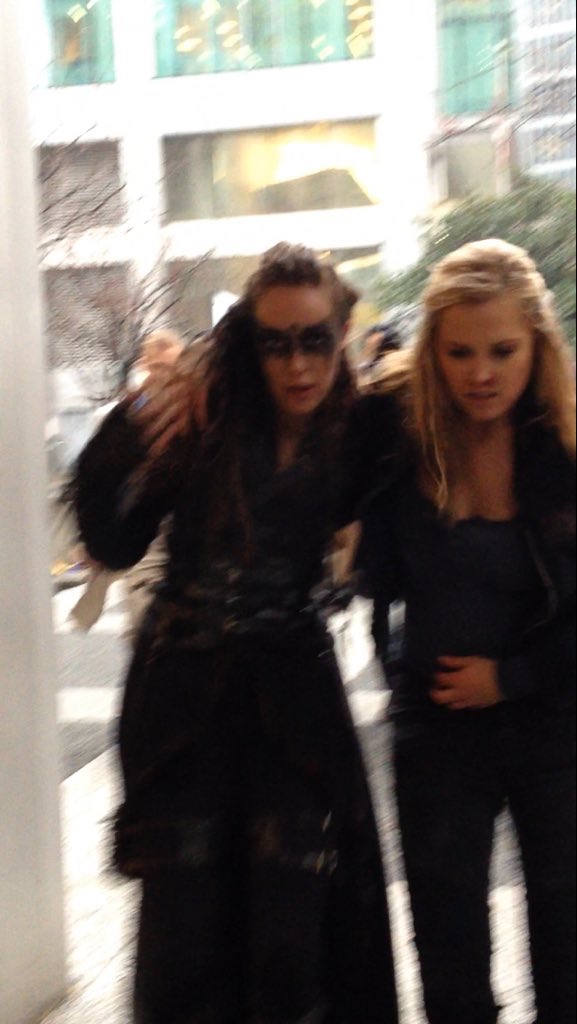 LexaGold1's tweet photo. Still crying over this β£ππππ
#Lexa #Clarke #ClexaBTS #WeWereRobbed #ClexaDeservedBetter #WeDeservedBetter https://t.co/99ODLcfnA6