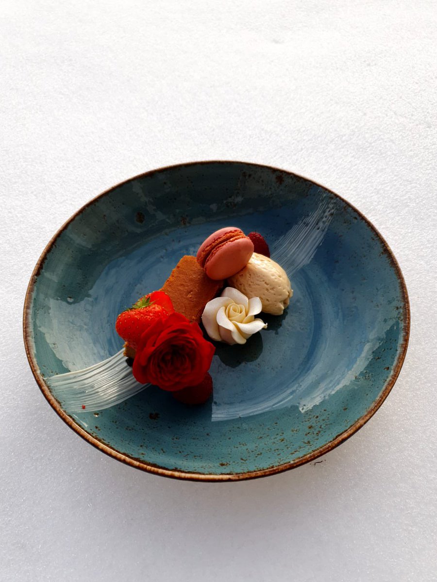 Je #Valentijnsmenu nog niet helemaal klaar? ❤️Check een van de favorieten van de chef - Espresso #chocolade #cheesecake! Wedden dat je indruk maakt?! We horen graag of het heeft gesmaakt 🧑‍🍳
palacehotel.nl/chefs-favoriet… #chefsfavoriet #dessert #recept #aandeslag