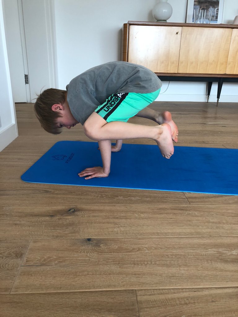 LongacreSport's tweet photo. Emery making some serious shapes in Form III Games. 👌🏻 
#homelearning #remotelearning #LongacreAtHome #prepschool #surreyprepschool #guildfordprepschool #independentschool #coeducational #privateschool #privateschoolsurrey #longacreschool #LongacreLife https://t.co/ndYgw3flOP