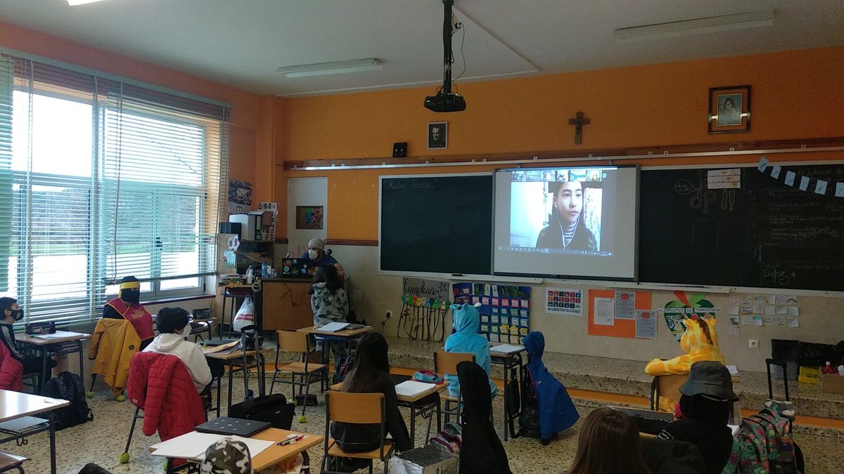 javiramossancha's tweet photo. Ni el #Brexit ni el cierre de los coles en #UK paran con las ganas de trabajar juntos del @colsangregorio  y @HTPDSchool en nuestro proyecto #eTwinning "STAY HEALTHY, a must in our lifes" Hoy videoconferencia para hablar de os hábitos y comida saludable en tiempos de pandemia https://t.co/OOVyOQOYWD