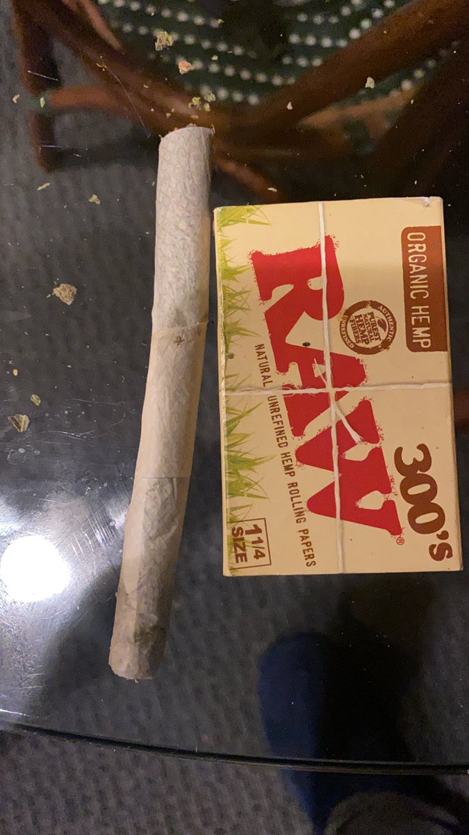 ColdheartedMen1's tweet photo. #biglogs #Bigjoint #Weed #Raw #pothead #Green #potsmoker #cannabis #whiteboy #noblunt #didthat #rollingpaper #nosleep #smokeweedeveryday #high #getlifted #GhostSmoker #gas https://t.co/FjY1rk3M3Y