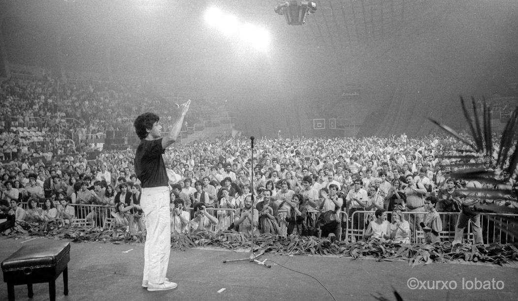 XurxoLobato's tweet photo. O grande Chick Corea no pabellón de deportes de Riazor na Coruña, 1984. https://t.co/ggIbMWeNKr
