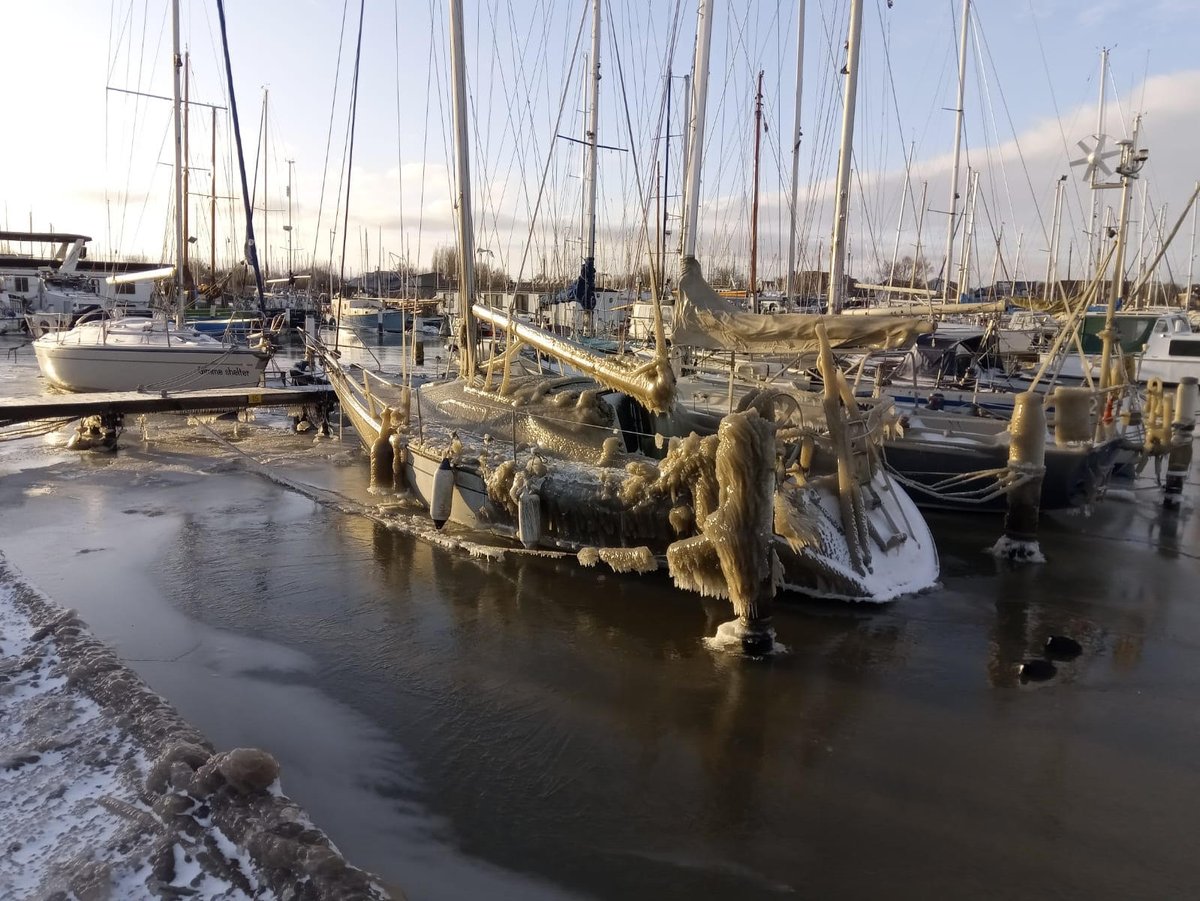 yachtingmonthly's tweet photo. If you think it has been cold in the UK recently, spare a thought for boat owners in Amsterdam, where the freezing conditions have caused water levels to drop by 30cm! Sadly, some vessels have succumbed to the ice. YM reader Kings Global Adventures shared photos with us https://t.co/vkEWuJsF8C