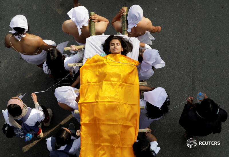 Activists stage a mock funeral during a protest against growing incidents of violence against women in Kathmandu, Nepal. More photos of the day: reut.rs/3rNBL9s 📷 <a href="/NaveshChitrakar/">Navesh Chitrakar</a>
