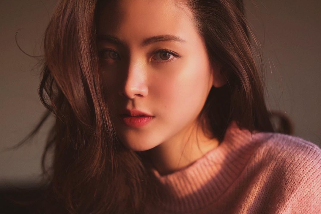 태국영화 프렌드존 보고 홀딱 반해버린 배우 단연코 처음 경험한거임! 여배우 사진 저장한건😆 46days인가 옾이랑 출연도 같이하던데 커플은 아닌가...