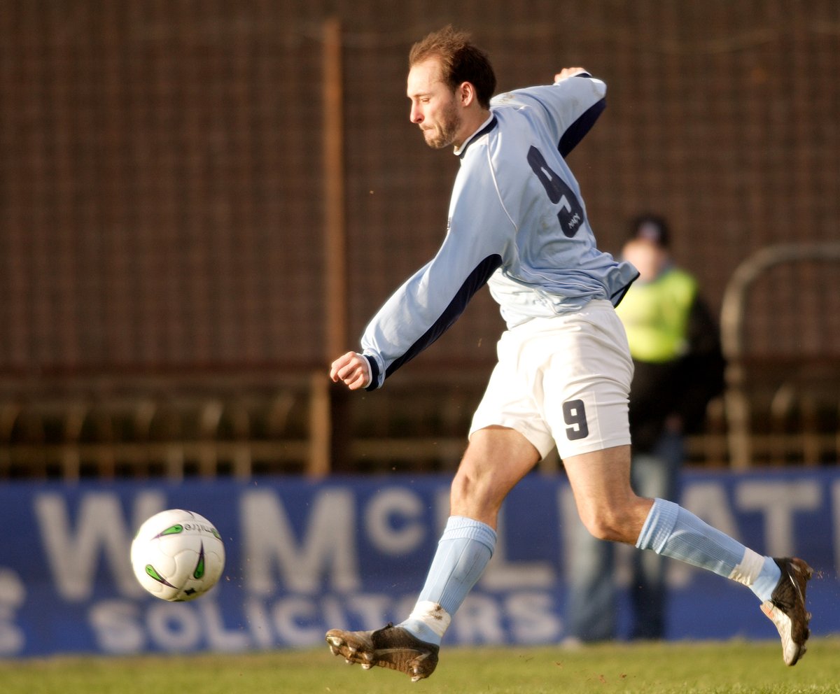 Sky Blue Scrapbook 📘

February 12, 2005: <a href="/BallymenaUnited/">Ballymena United FC</a> advanced to the quarter-finals of the Irish Cup with a 4-0 win over Amateur League <a href="/KilmoreRec/">Kilmore Rec FC</a>.

Matthew Nolan, on loan from Peterborough United, scored twice, with <a href="/D_Melly/">MellyD</a> and <a href="/OranKearney/">Oran Kearney</a> also on target.