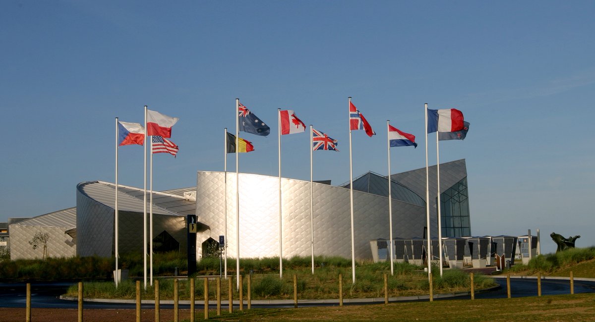 With 1.1 million Canadians serving in the Second World War, it is little surprise that our veterans’ fingerprints are all over the creation of our national flag. This adds additional meaning to the Canadian flags that fly year-round at the Juno Beach Centre. 9/