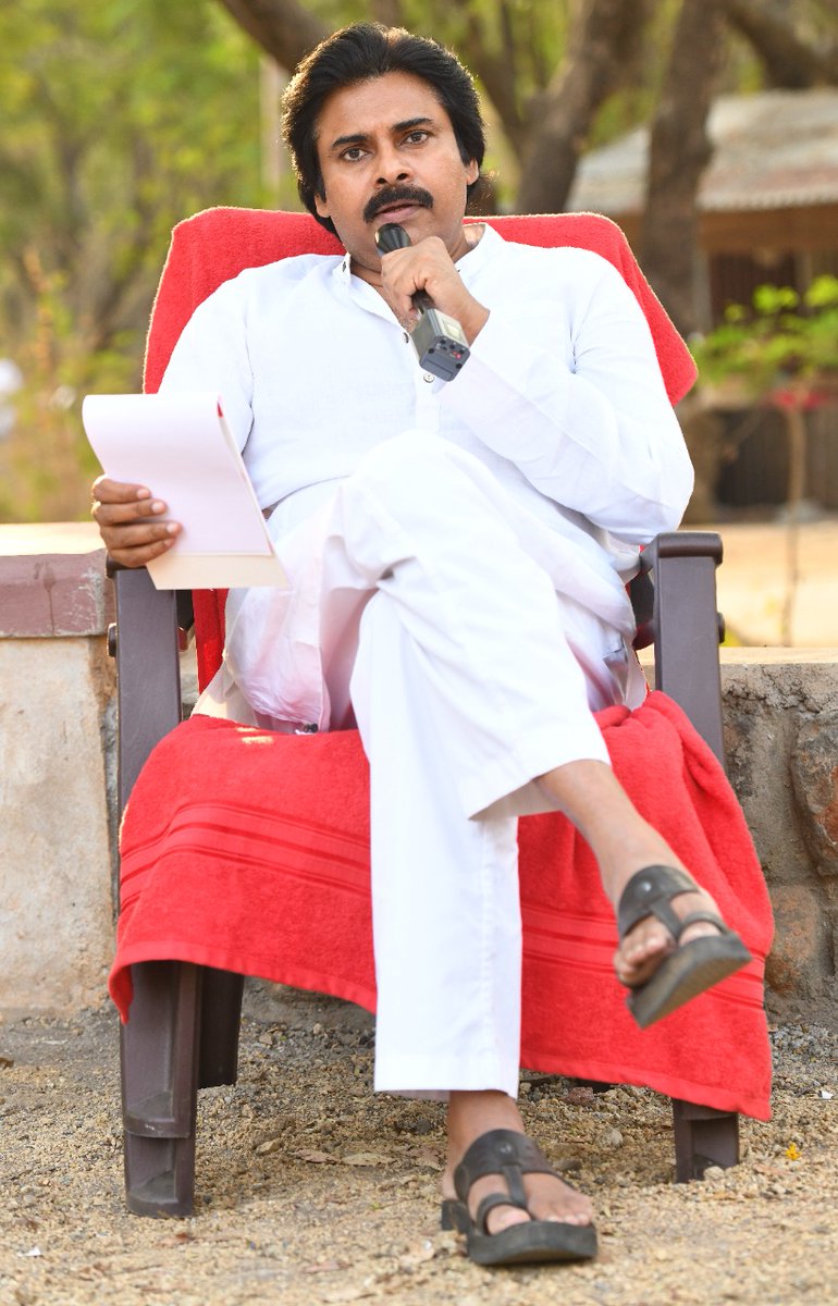 JanaSenaParty's tweet photo. తొలి విడత పంచాయతీ ఫలితాలు సంతృప్తినిచ్చాయి - JanaSena Chief Shri @PawanKalyan

#APLocalBodyElections2021

Video Link: https://t.co/cn2Hl9PQ82 https://t.co/hMq7MF372E