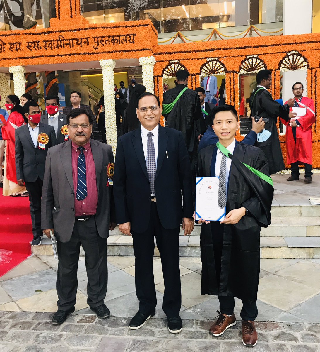 ducstat's tweet image. Graduation Day Feb 12, 2021
My life so colorful today. I would like to thank all my teachers, friend and colleagues. Incredible India 🙏🙏🙏
Happy Lunar New Year 2021 🎊🎉🎇🎆