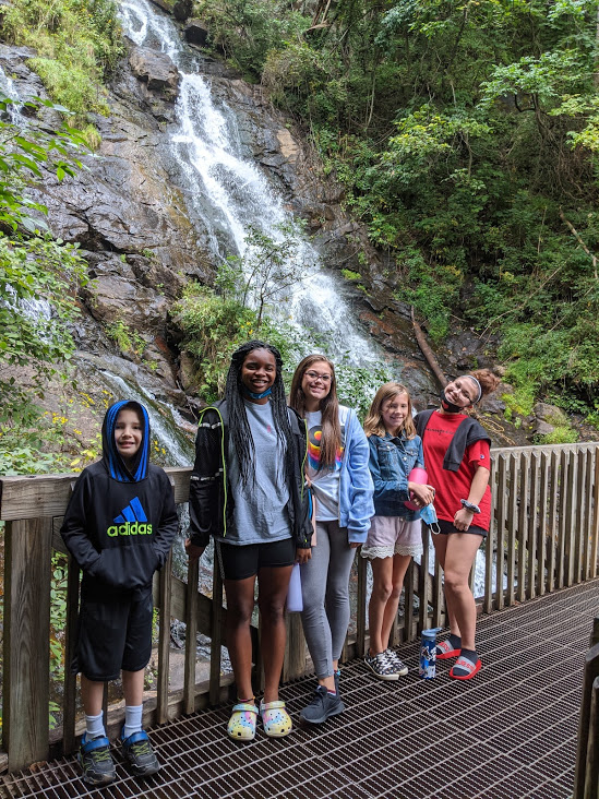EagleRanchGa's tweet photo. The Glory Home girls took advantage of the nice weather and made a trip up to Amicalola Falls for a hike and a picnic! Say hello to Dee, Lilly, Emerson and Julia, along with their Houseparent's son Samuel https://t.co/gy4wnlIqe9