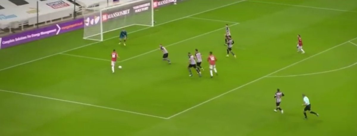 Newcastle away 1-1 in the 86th min and We're in desperate need of a goal. He has the ball in the box but instead of cutting inside and shooting he selfishly statpads an assist by disguising a pass to Bruno on the overlap leaving him one on one with the keeper and we go 2-1 up