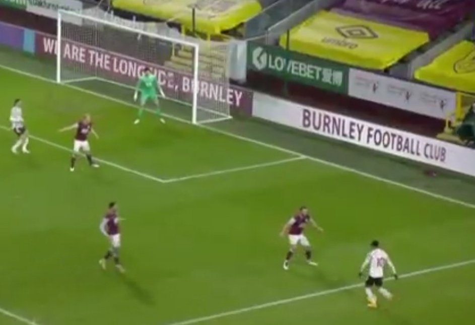 It only gets worse I'm afraid 0-0 away at Burnley and rashford has a chance to put the ball in the box but for some reason he decides to stall. He then plays a measured pass to pogba who volleys home to win us another 3 points! This type of decision making is costing us ffs.