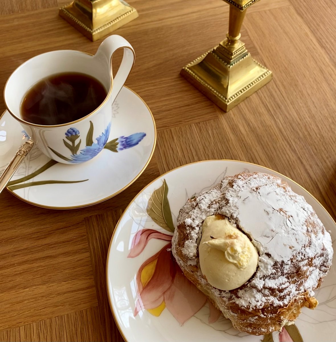 Combining the best from 🇬🇧 and 🇩🇰 on this cold February Friday ☕️🍰

 Have a wonderful Fastelavns weekend 🎭🐱👑 #Fastelavnsbolle #HyggeisGREAT