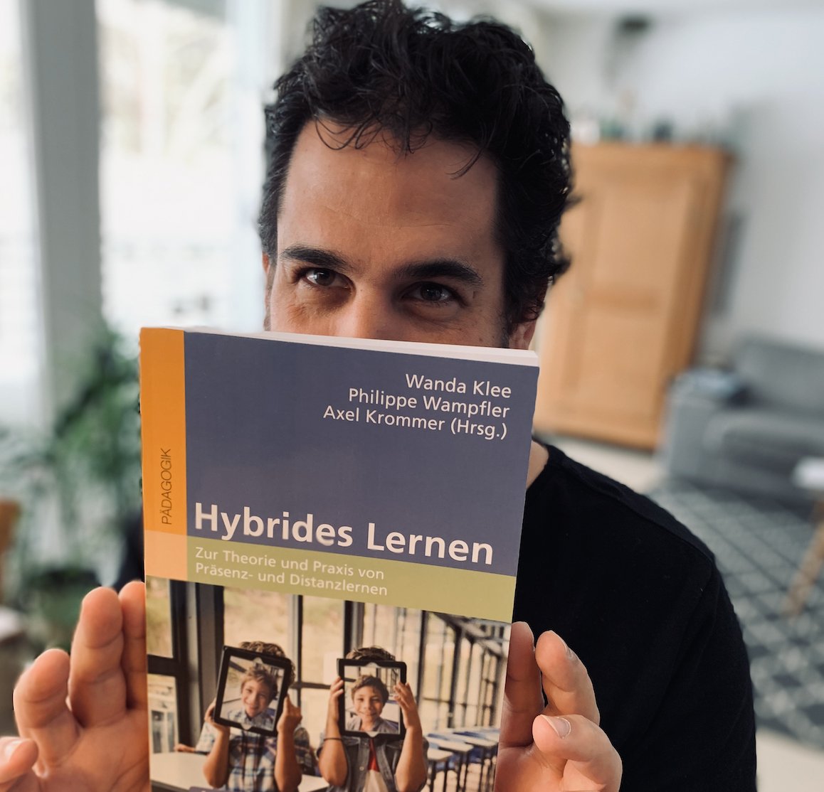 Endlich auch in🇨🇭 angekommen – wer das Buch in einer Publikation besprechen möchte, darf sich gern weiterhin wegen Rezensionsexemplaren per PN melden.