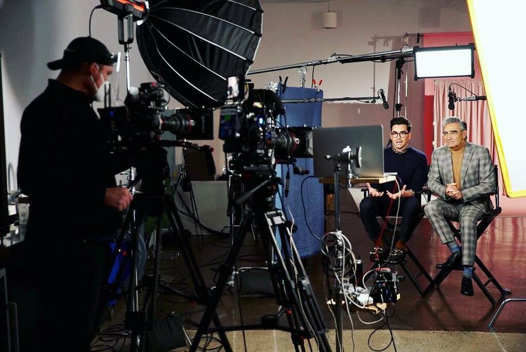 #Repost <a href="/mikerilstone/">Mike Rilstone</a>
・・・
BTS with @entertainmentweekly - Dan &amp; Eugene Levy cover shoot. 📸 <a href="/ryancrodrigues/">Ryan Rodrigues</a> Follow us @MightyFilmmakers for more amazing daily content.
Don’t forget to tag a friend👇
•
•￼
#filming #filmproduction #filmcrew #setlife … instagr.am/p/CLL8oHTBvW_/