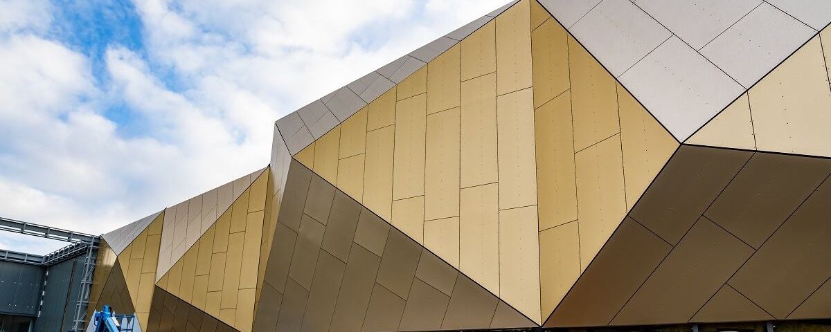 macgroupcom's tweet photo. The next phase on site at @intuMerryHill - the golden pyramids!
Amazing precision and planning required by #TEAMmac and their specialist subcontractors to fabricate and install this complex geometric façade.
Photo Credit: @Rockpanel
#FeelGoodFriday #BrumHub #BrumHour https://t.co/OujzsAN2vl