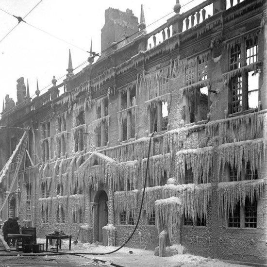 Op 12 februari 1929 ontstaat brand in het stadhuis van Leiden.