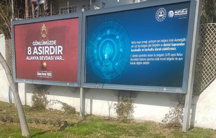 AlanyaNufus's tweet photo. Nüfus hizmetlerine yönelik bilgilendirici afişlerimiz Alanya Belediyemizin destekleriyle İlçemizdeki çeşitli cadde ve sokaklara asılmıştır. Alanya Belediyemize sonsuz teşekkürler.👏
@ersinyazici1 @sefikaygol @AdemMuratYucel @furkmezer @AyseSerapGuney @AntalyaNufus @TCNufus https://t.co/RHpEX3DLdj