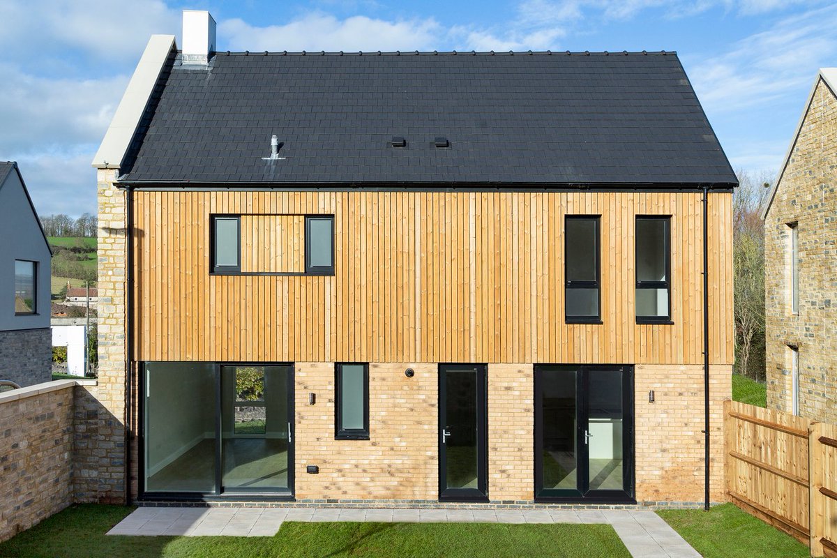 AcornPG's tweet photo. House to sell? Our #AssistedMove scheme is in place to help you find a buyer for your existing property, allowing you to reserve your dream home at Cross Farm. Located in rural #Wedmore, #Somerset, the homes are within easy access to great local amenities. https://t.co/rbQpugGtyr https://t.co/m9pMX47OJs