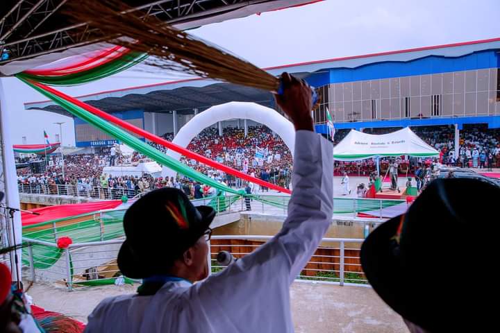 MalaTujjani73's tweet photo. #2YearsMemory.
President @MBuhari attends Campaign Rally in Bayelsa State on 12th feb 2019, @HETimipreSylva PHOTOS:📸 @BayoOmoboriowo https://t.co/3rhZBN8chU