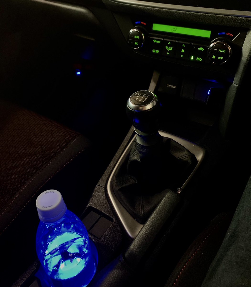 せがわたかし ワイ車オーリスにはですね 6速mtのグレードがあるんです そこそこ荷物が積める予算内の中古 車で距離少なめのd車でっていったらオーリスだったと ややクロス気味なミッションと脚も硬めで 街乗りで充分たのしいですよ